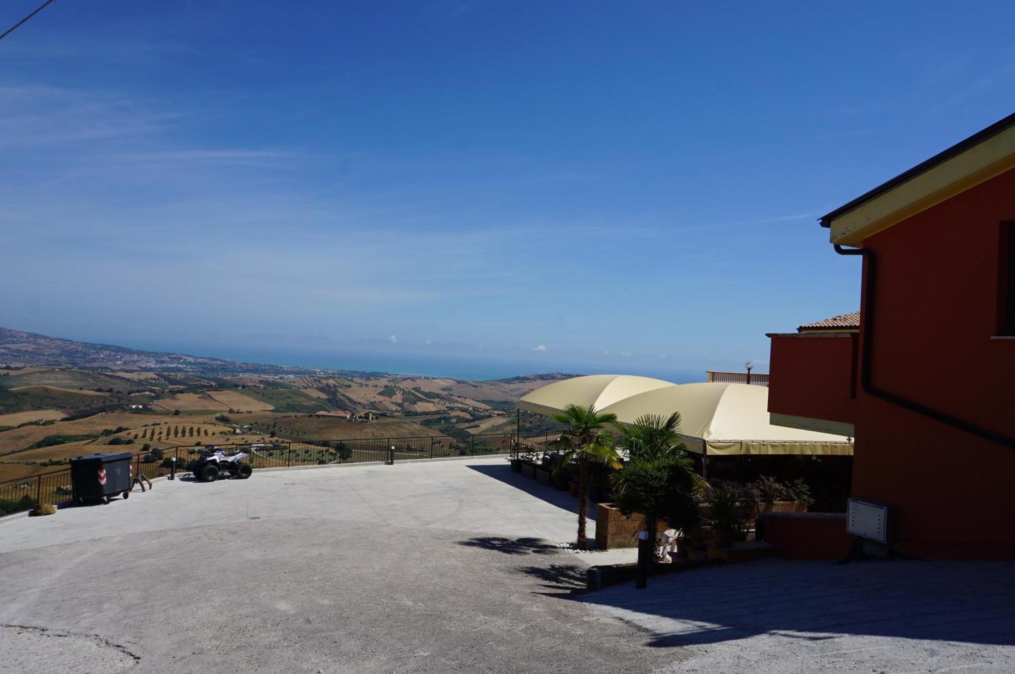 La Terrazza Motta Bed & Breakfast Atri Dış mekan fotoğraf