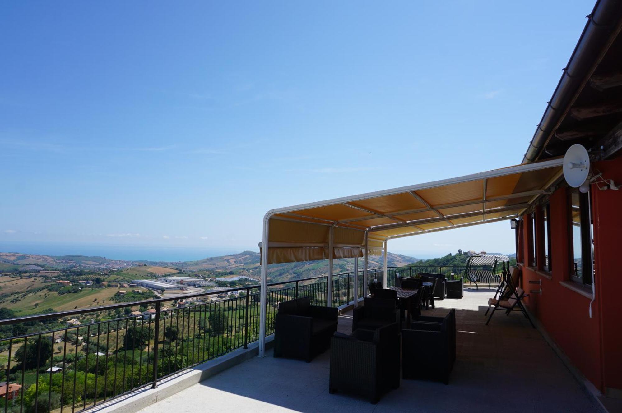 La Terrazza Motta Bed & Breakfast Atri Dış mekan fotoğraf