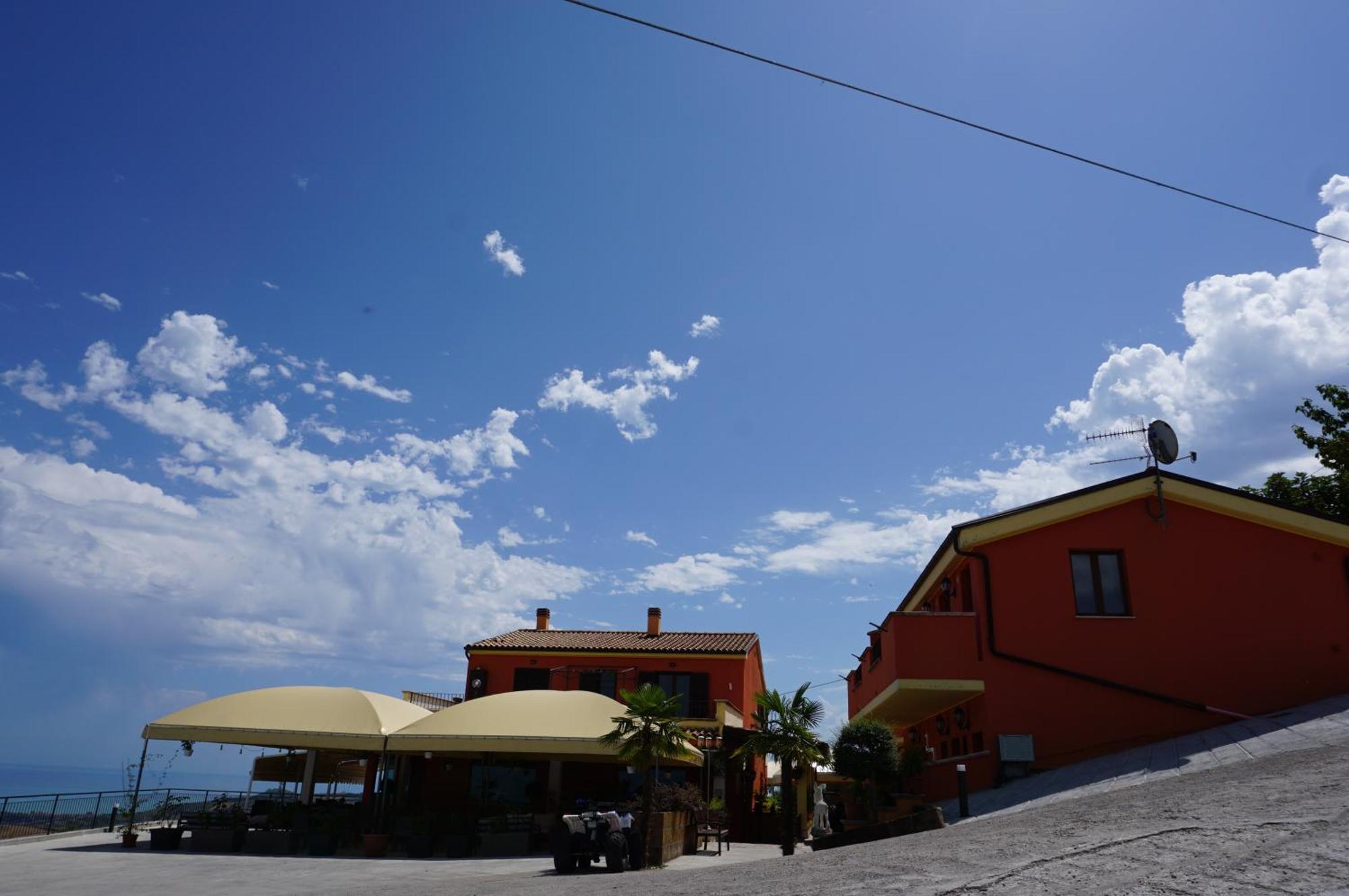 La Terrazza Motta Bed & Breakfast Atri Dış mekan fotoğraf