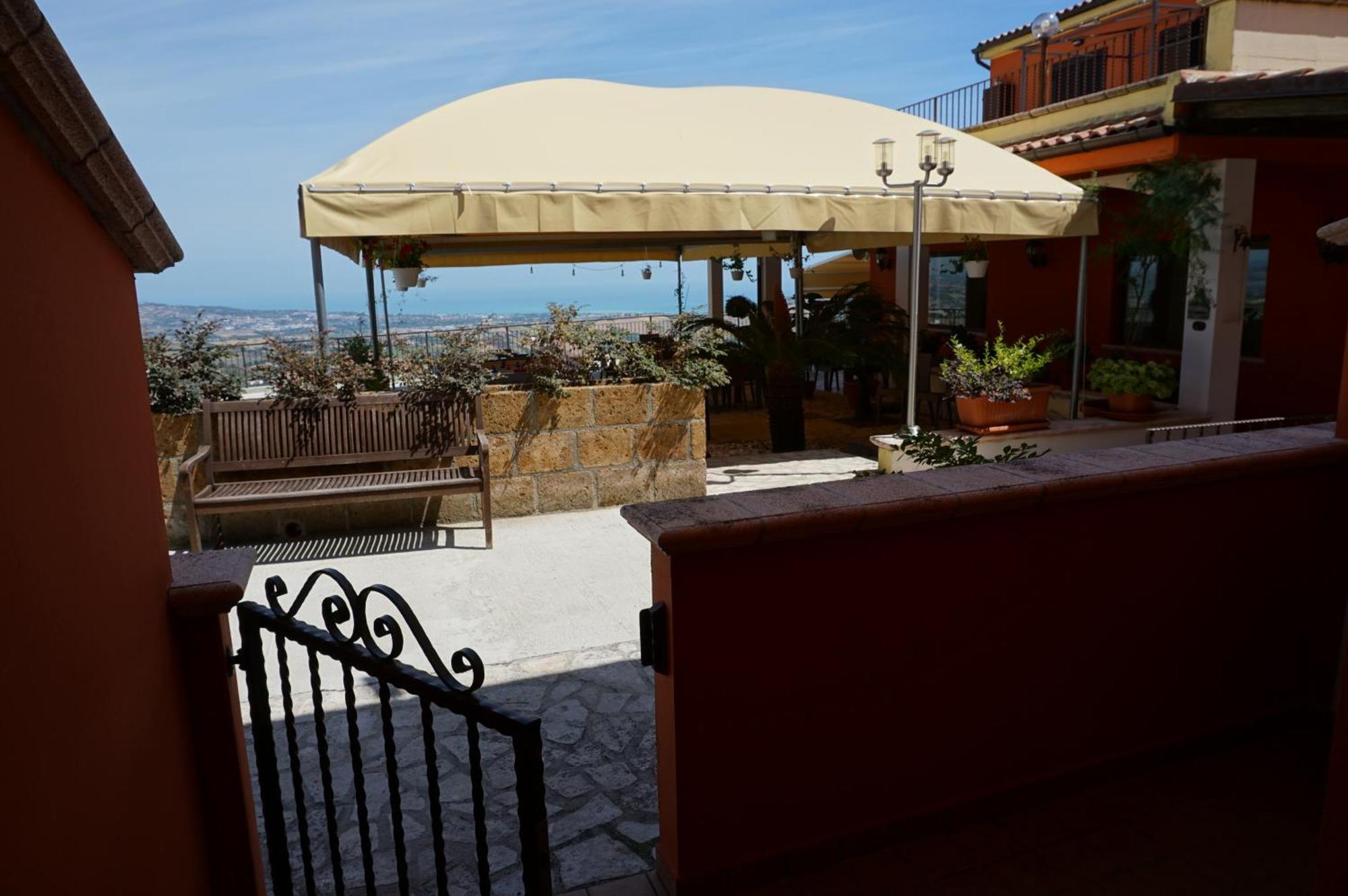 La Terrazza Motta Bed & Breakfast Atri Dış mekan fotoğraf