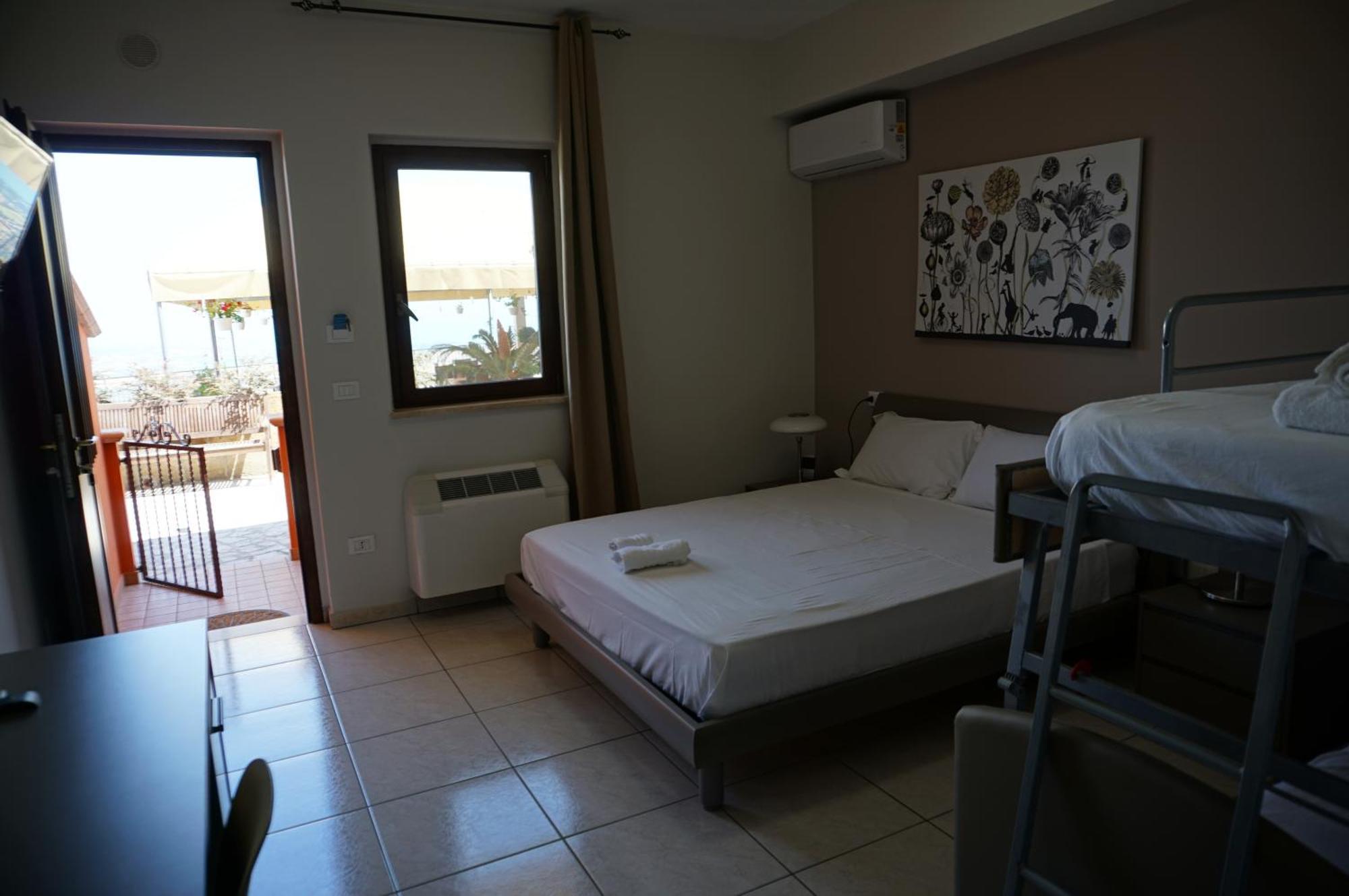 La Terrazza Motta Bed & Breakfast Atri Dış mekan fotoğraf